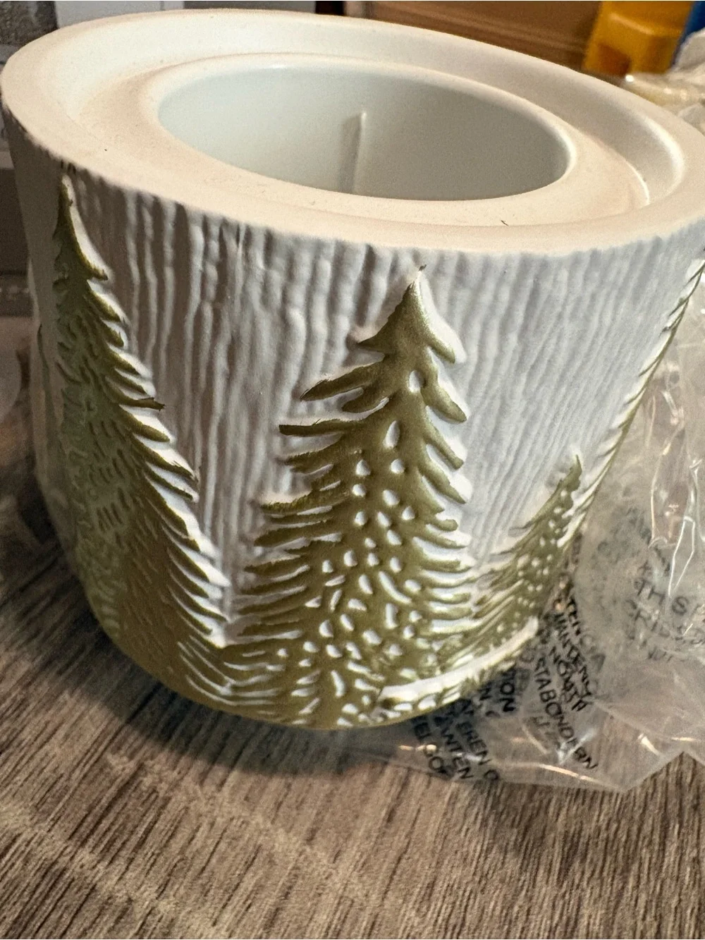 Scentsy Golden Crest Ceramic diffuser with wild for fall pods
